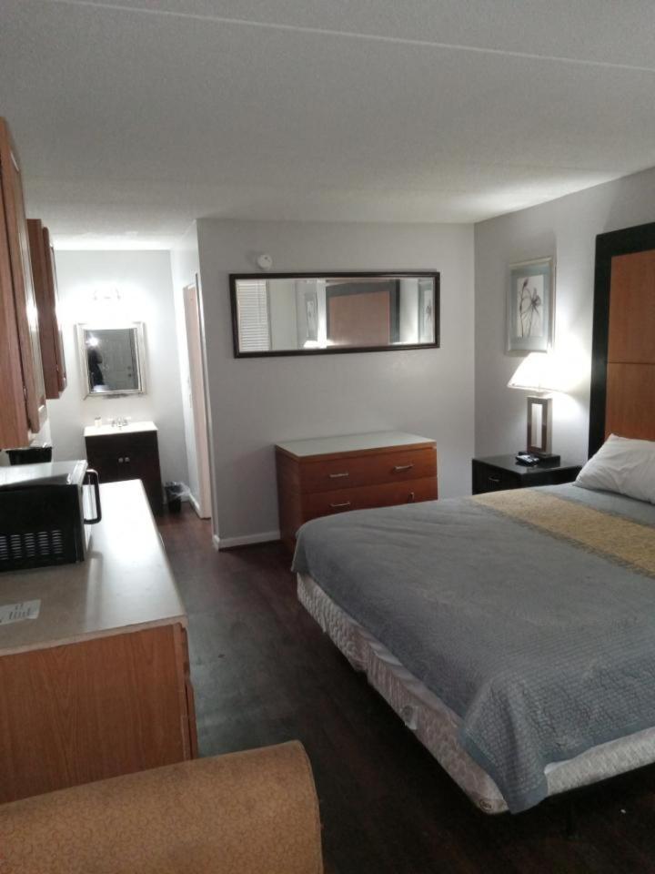 Apm Inn And Suites Уинчестер Экстерьер фото