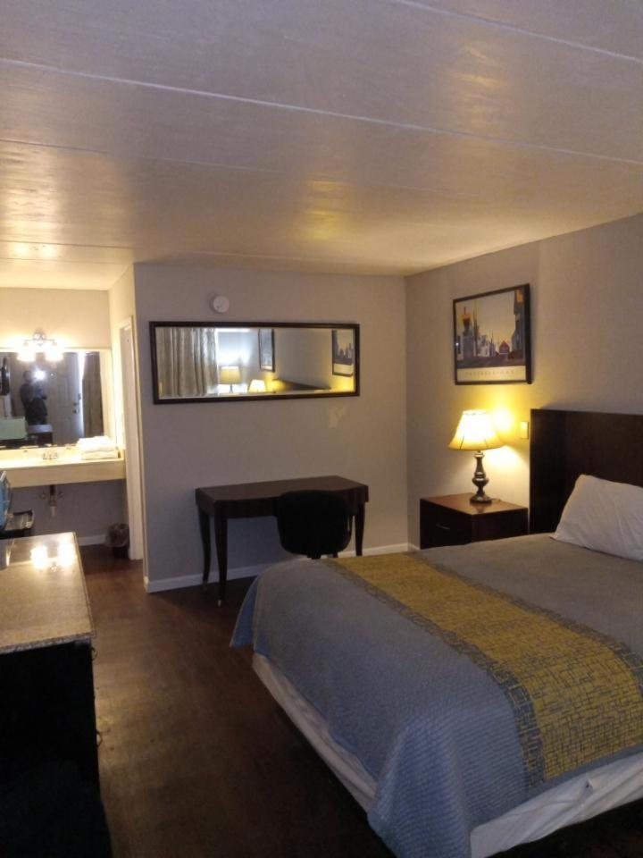 Apm Inn And Suites Уинчестер Экстерьер фото