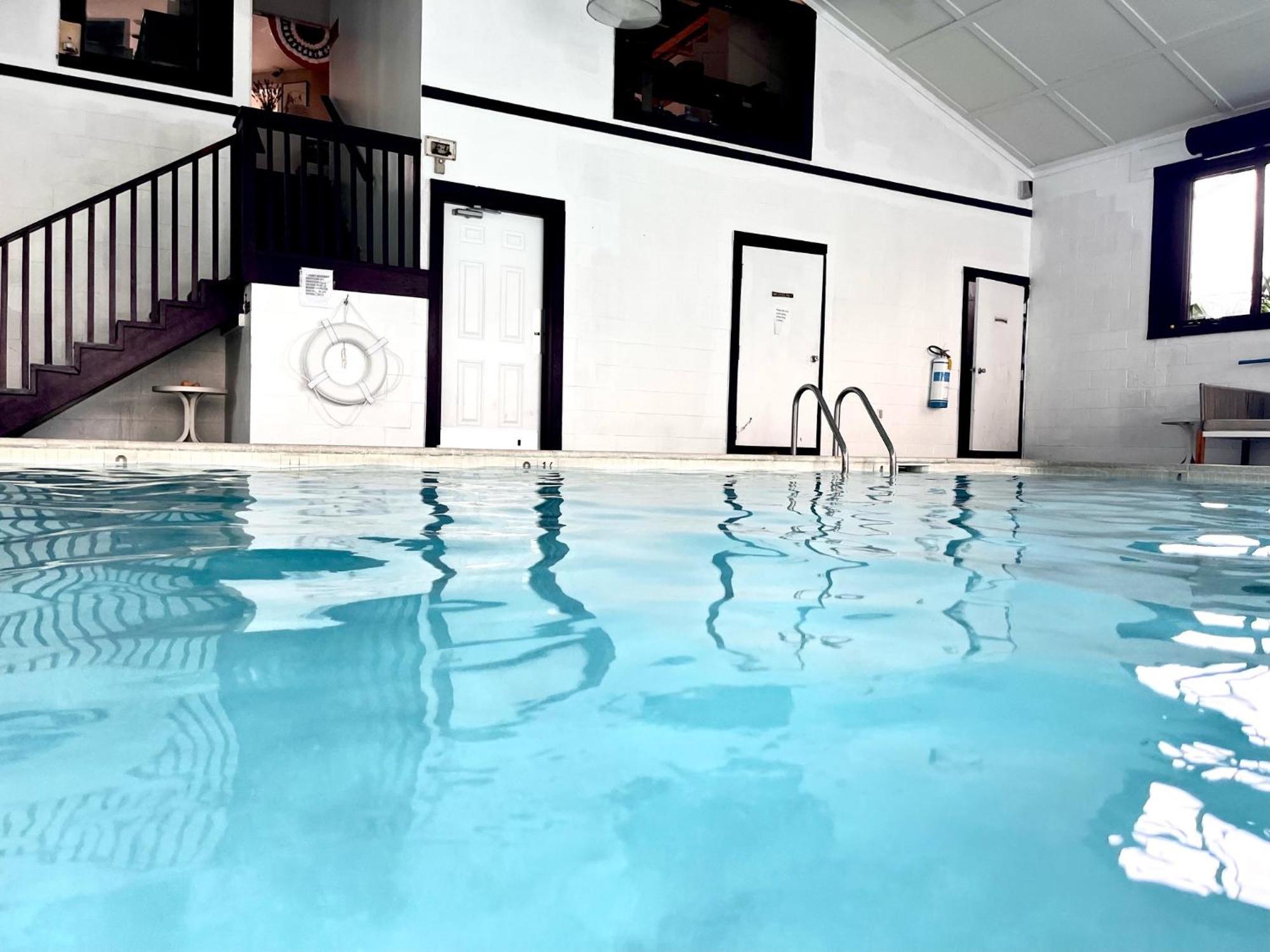 Apm Inn And Suites Уинчестер Экстерьер фото