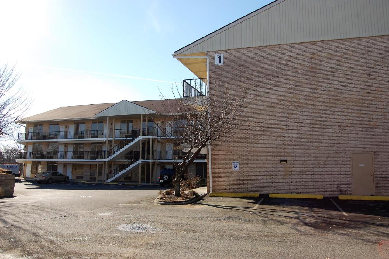 Apm Inn And Suites Уинчестер Экстерьер фото