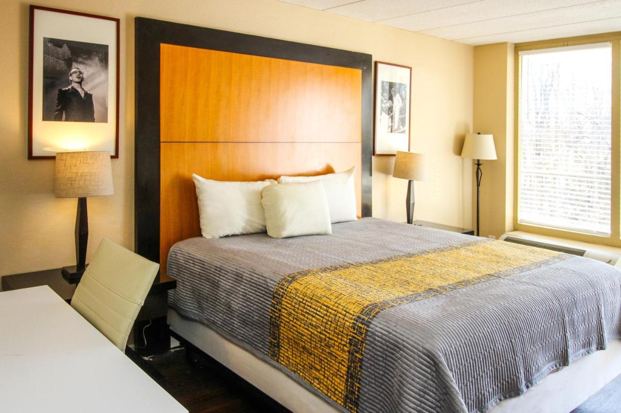 Apm Inn And Suites Уинчестер Экстерьер фото