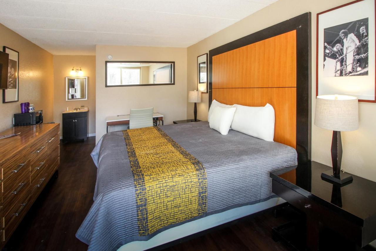 Apm Inn And Suites Уинчестер Экстерьер фото